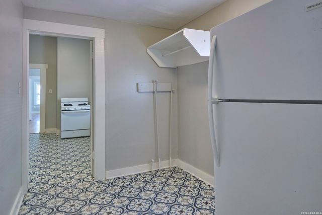 439 E Mitchell St, San Antonio, TX 78210