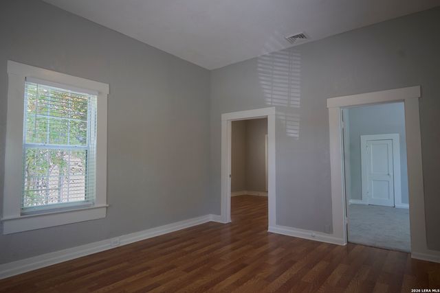 439 E Mitchell St, San Antonio, TX 78210