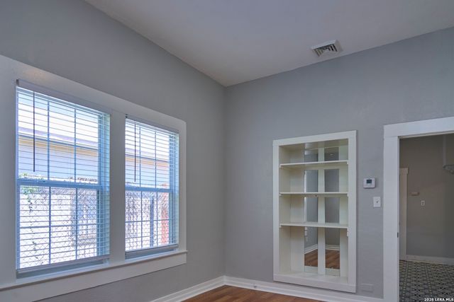 439 E Mitchell St, San Antonio, TX 78210