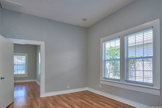 439 E Mitchell St, San Antonio, TX 78210