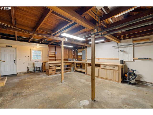 1010 N PARK Ave, Eugene, OR 97404