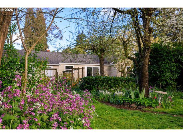 1010 N PARK Ave, Eugene, OR 97404