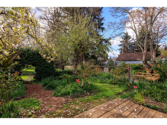 1010 N PARK Ave, Eugene, OR 97404