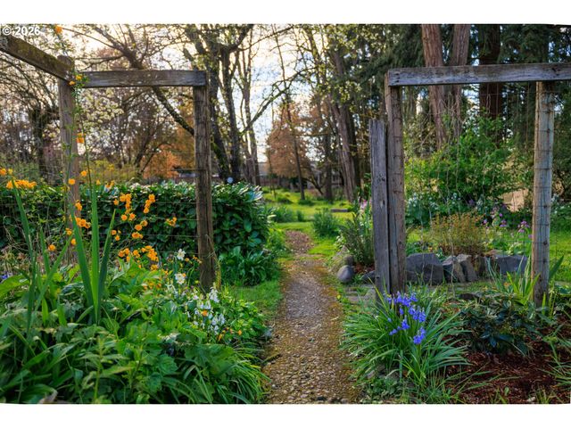 1010 N PARK Ave, Eugene, OR 97404