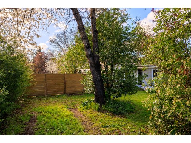 1010 N PARK Ave, Eugene, OR 97404