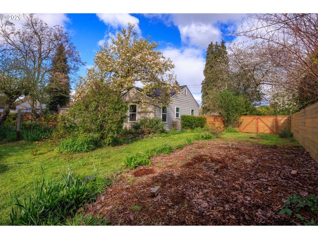 1010 N PARK Ave, Eugene, OR 97404