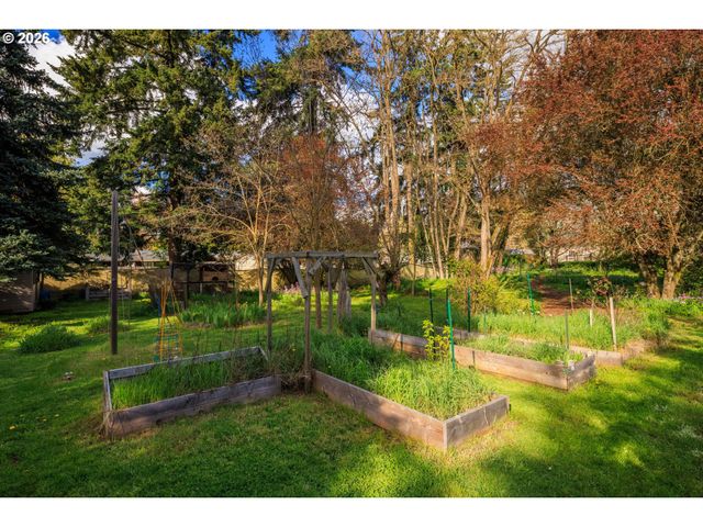 1010 N PARK Ave, Eugene, OR 97404