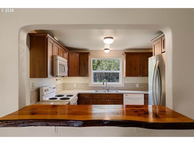 1010 N PARK Ave, Eugene, OR 97404