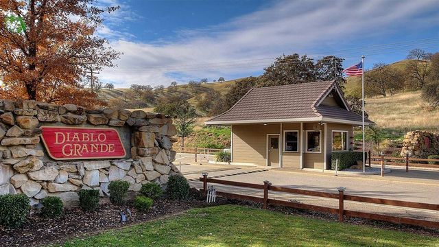 21232 Grapevine Dr, Patterson, CA 95363