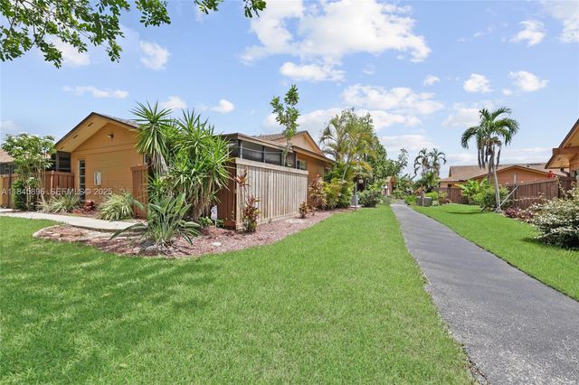 6322 Royal Woods Drive, Fort Myers, FL 33908