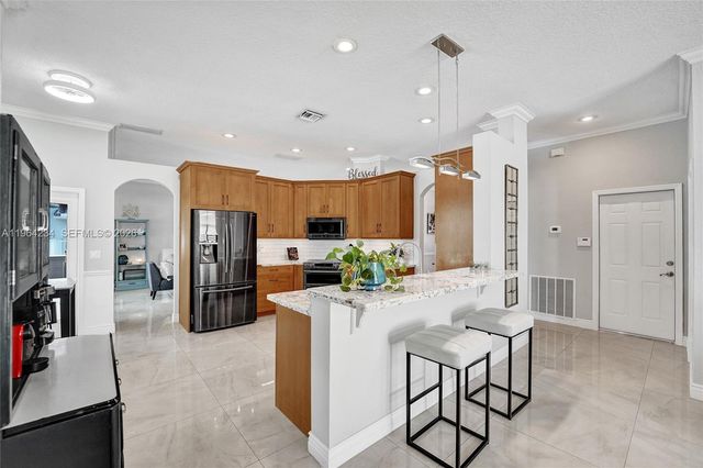 6686 SW 166th Dr, Pembroke Pines, FL 33331