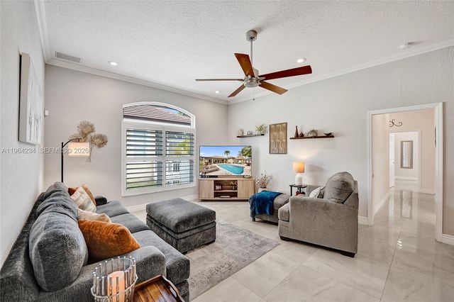 6686 SW 166th Dr, Pembroke Pines, FL 33331