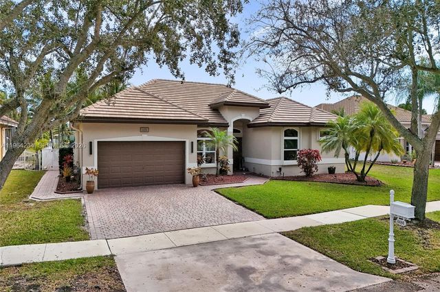 6686 SW 166th Dr, Pembroke Pines, FL 33331