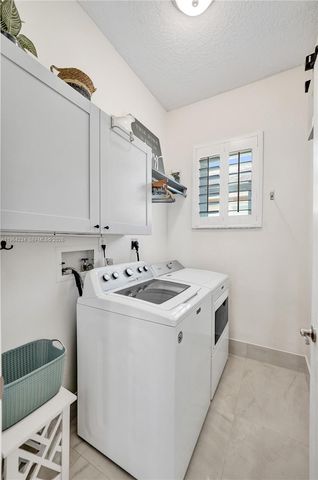 6686 SW 166th Dr, Pembroke Pines, FL 33331