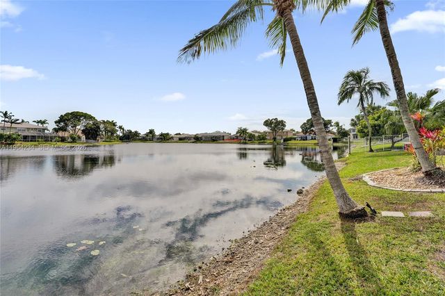 6686 SW 166th Dr, Pembroke Pines, FL 33331