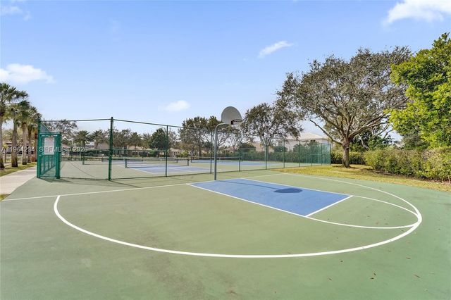 6686 SW 166th Dr, Pembroke Pines, FL 33331