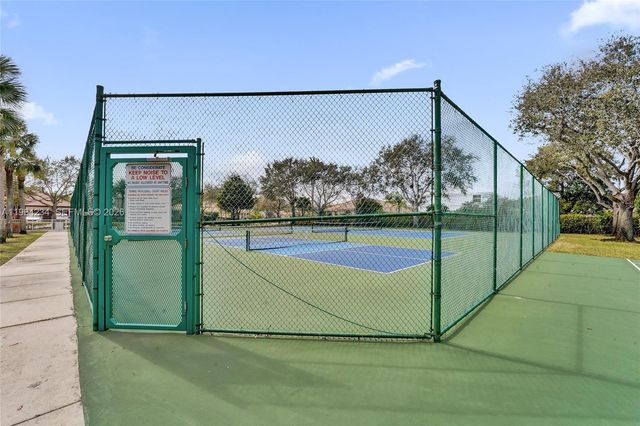 6686 SW 166th Dr, Pembroke Pines, FL 33331