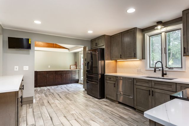 66 Eleanor Rd, Raynham, MA 02767