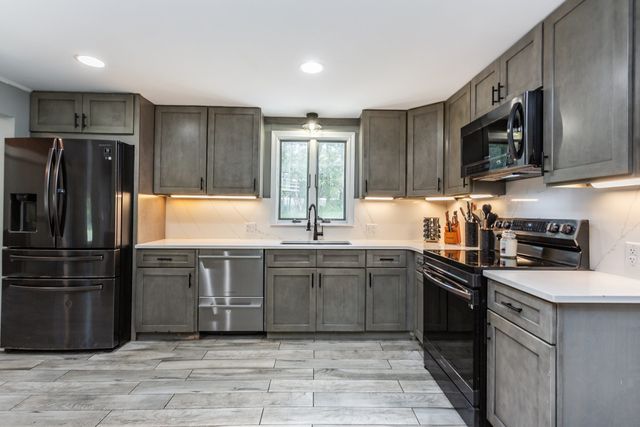 66 Eleanor Rd, Raynham, MA 02767