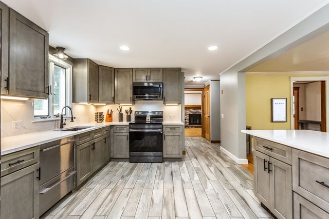 66 Eleanor Rd, Raynham, MA 02767