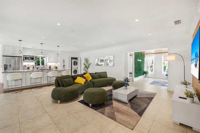 11121 Griffing Blvd, Biscayne Park, FL 33161