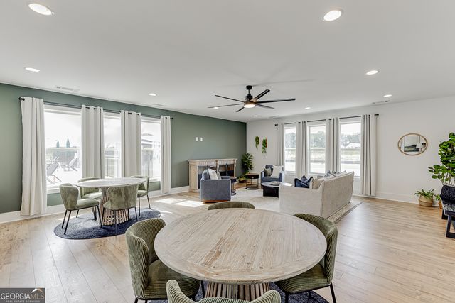 210 Oakdale Road 37, Jefferson, GA 30549