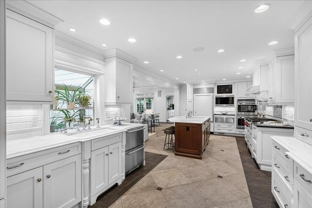 1371 Strawberry Lane, Lexington, KY 40502