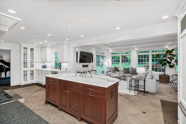 1371 Strawberry Lane, Lexington, KY 40502