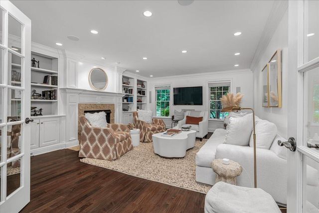 1371 Strawberry Lane, Lexington, KY 40502