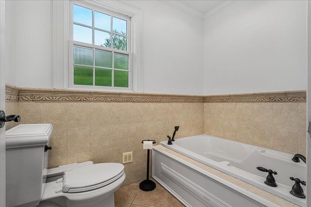 1371 Strawberry Lane, Lexington, KY 40502