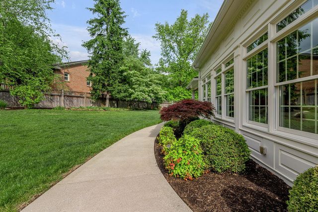 1371 Strawberry Lane, Lexington, KY 40502