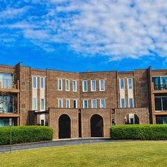 1575 Sandpebble Drive 104, Wheeling, IL 60090