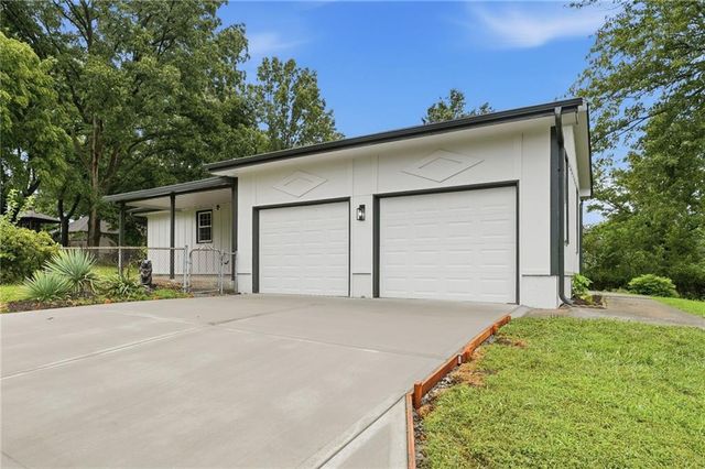 13201 Craig Avenue, Grandview, MO 64030