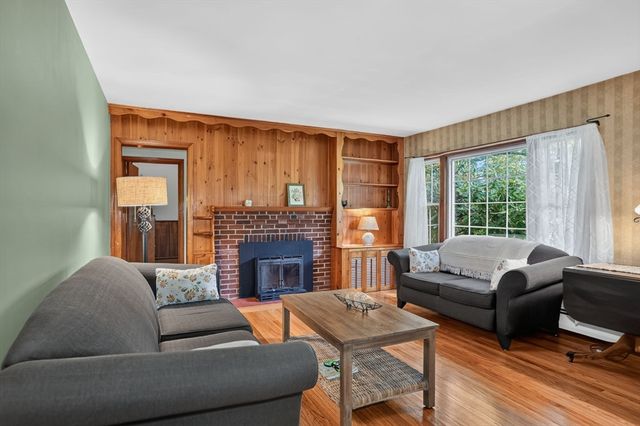 141 Holliston St, Medway, MA 02053