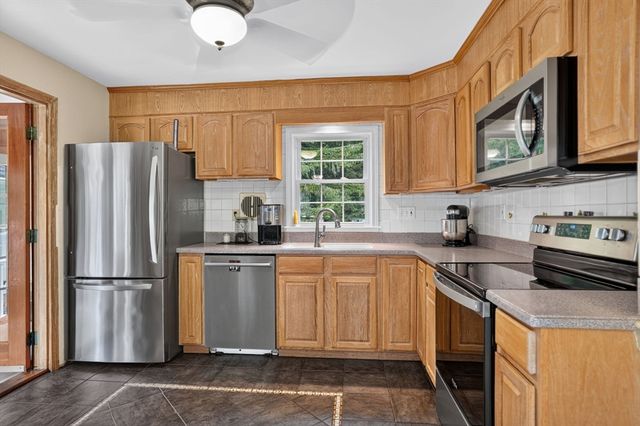 141 Holliston St, Medway, MA 02053
