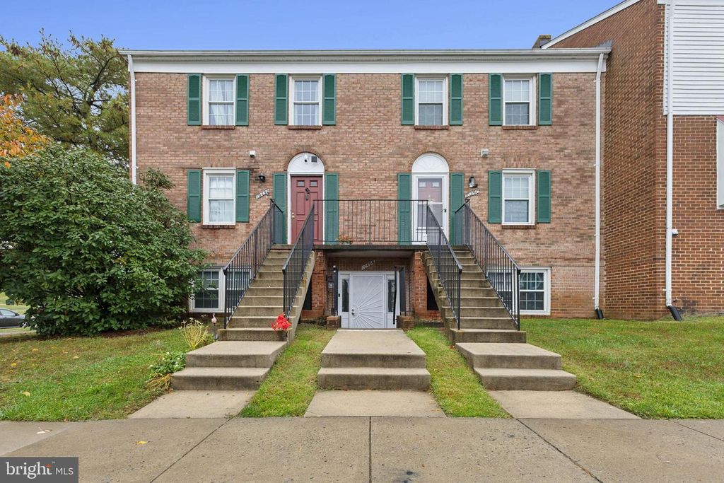 Image 1 of property listing at 1049-A MARGATE CT, Sterling, VA 20164