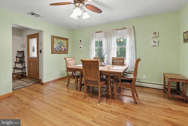 2048 BUSTLETON RD, Burlington, NJ 08016