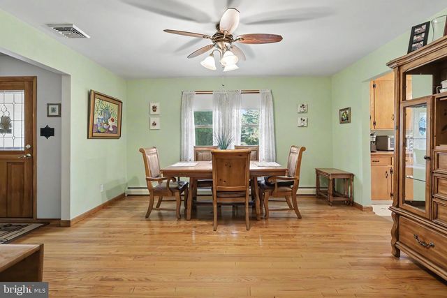 2048 BUSTLETON RD, Burlington, NJ 08016