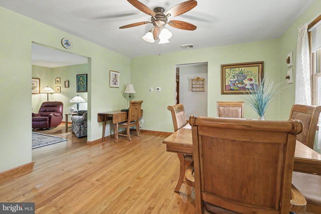 2048 BUSTLETON RD, Burlington, NJ 08016