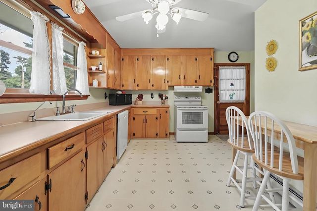 2048 BUSTLETON RD, Burlington, NJ 08016