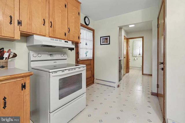 2048 BUSTLETON RD, Burlington, NJ 08016