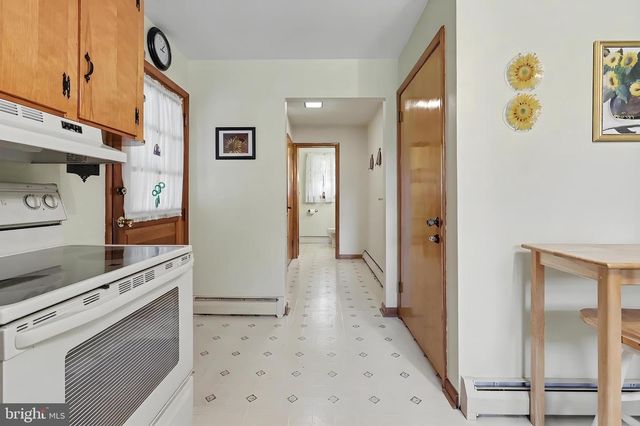 2048 BUSTLETON RD, Burlington, NJ 08016