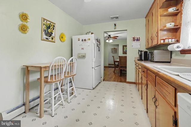 2048 BUSTLETON RD, Burlington, NJ 08016