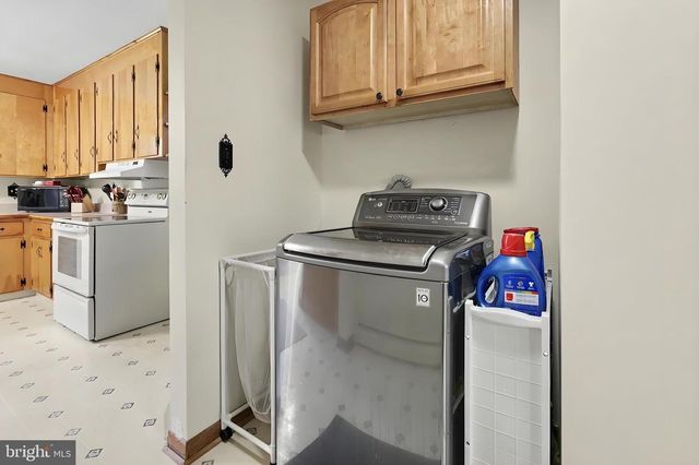 2048 BUSTLETON RD, Burlington, NJ 08016