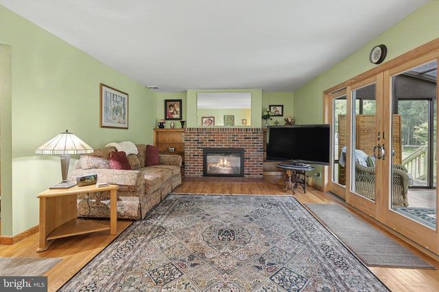2048 BUSTLETON RD, Burlington, NJ 08016