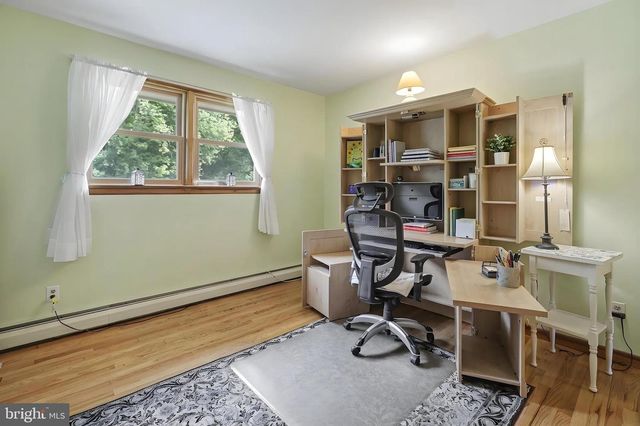 2048 BUSTLETON RD, Burlington, NJ 08016