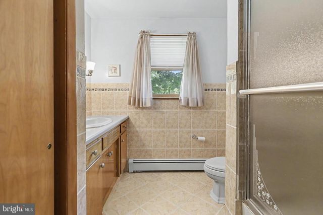 2048 BUSTLETON RD, Burlington, NJ 08016