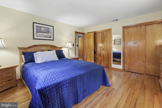 2048 BUSTLETON RD, Burlington, NJ 08016