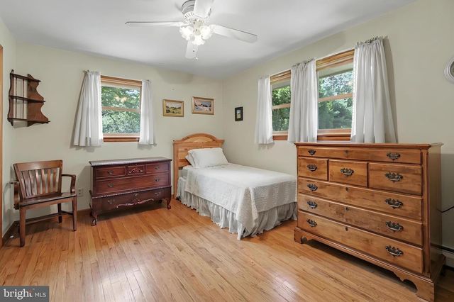 2048 BUSTLETON RD, Burlington, NJ 08016