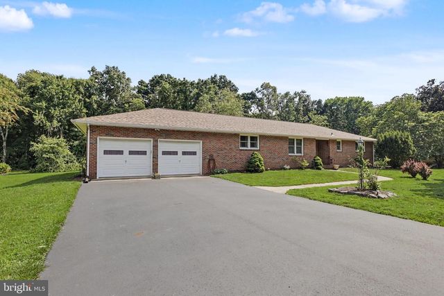 2048 BUSTLETON RD, Burlington, NJ 08016